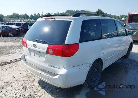 2009 Toyota Sienna Le z USA, uszkodzony, nr VIN 5TDZK23C29S256654